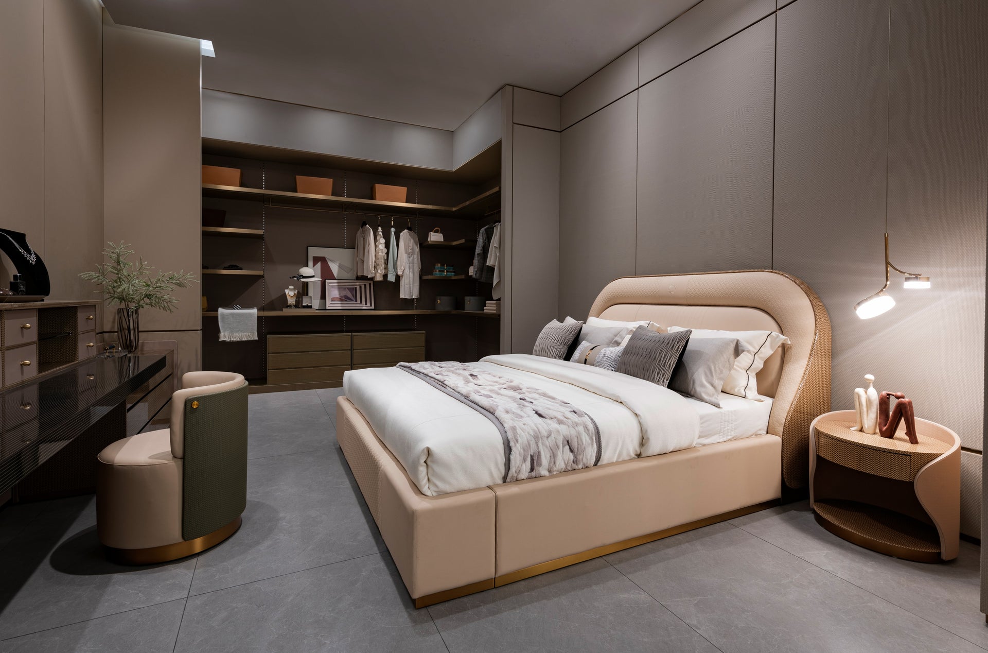 AK-P012 – Sculpted Leather Bed with Curved Headboard and Gold Base